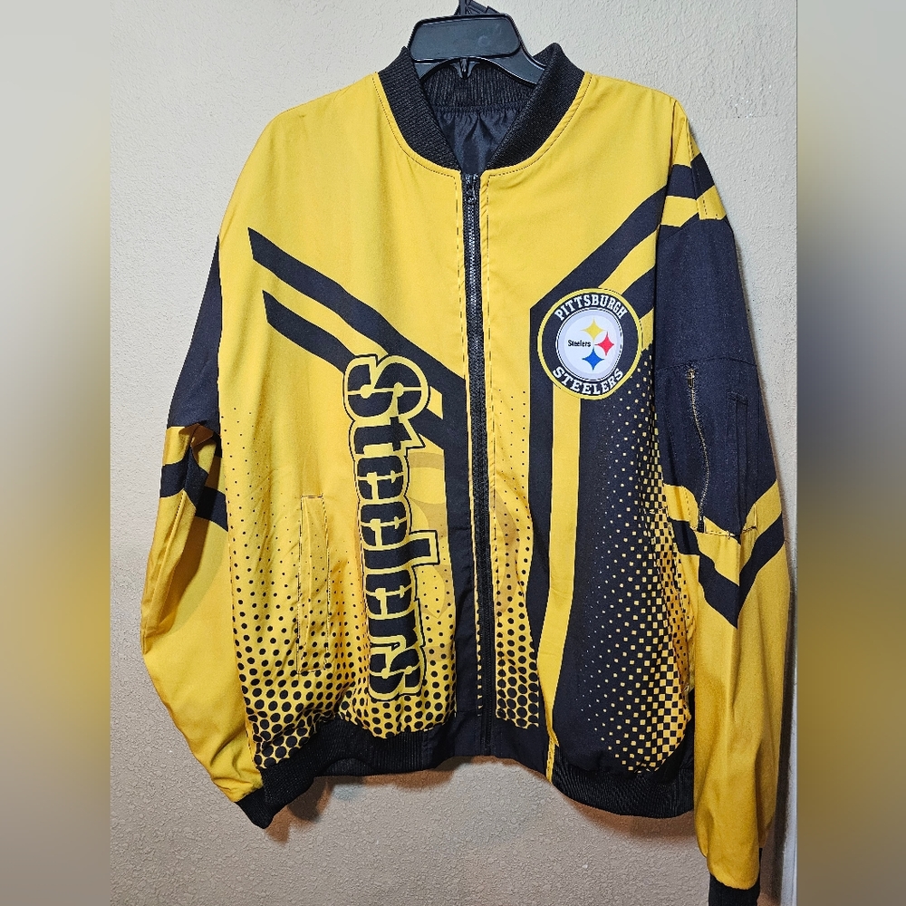 Pittsburgh Steelers jacket color yellow/Black  unbranded men's size XLarge